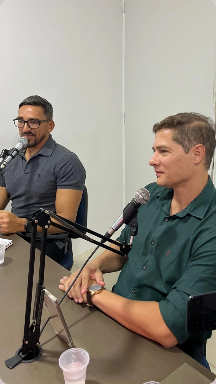 Helmar Aquino em gravação de conteúdo